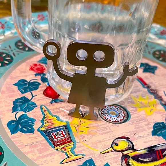 Steel robot keychain charm - Picture 2 of 6